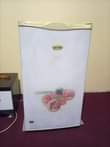 A picture of Mr UK fridge single door inagandisha sana na kupoza vzr