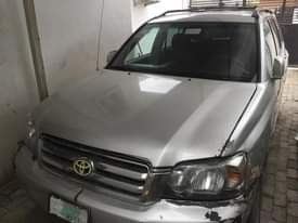 A picture of DEALER MARKET 2005 registered Highlander 3rows untouched complete first body