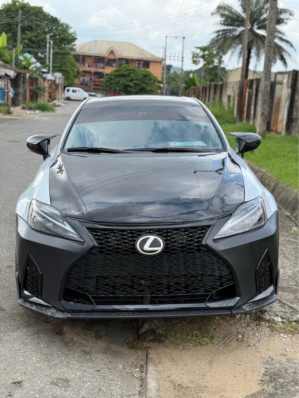 A picture of Lexus is250