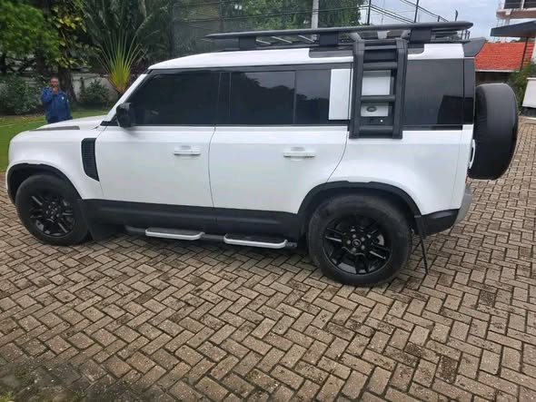 A picture of Land rover deffender