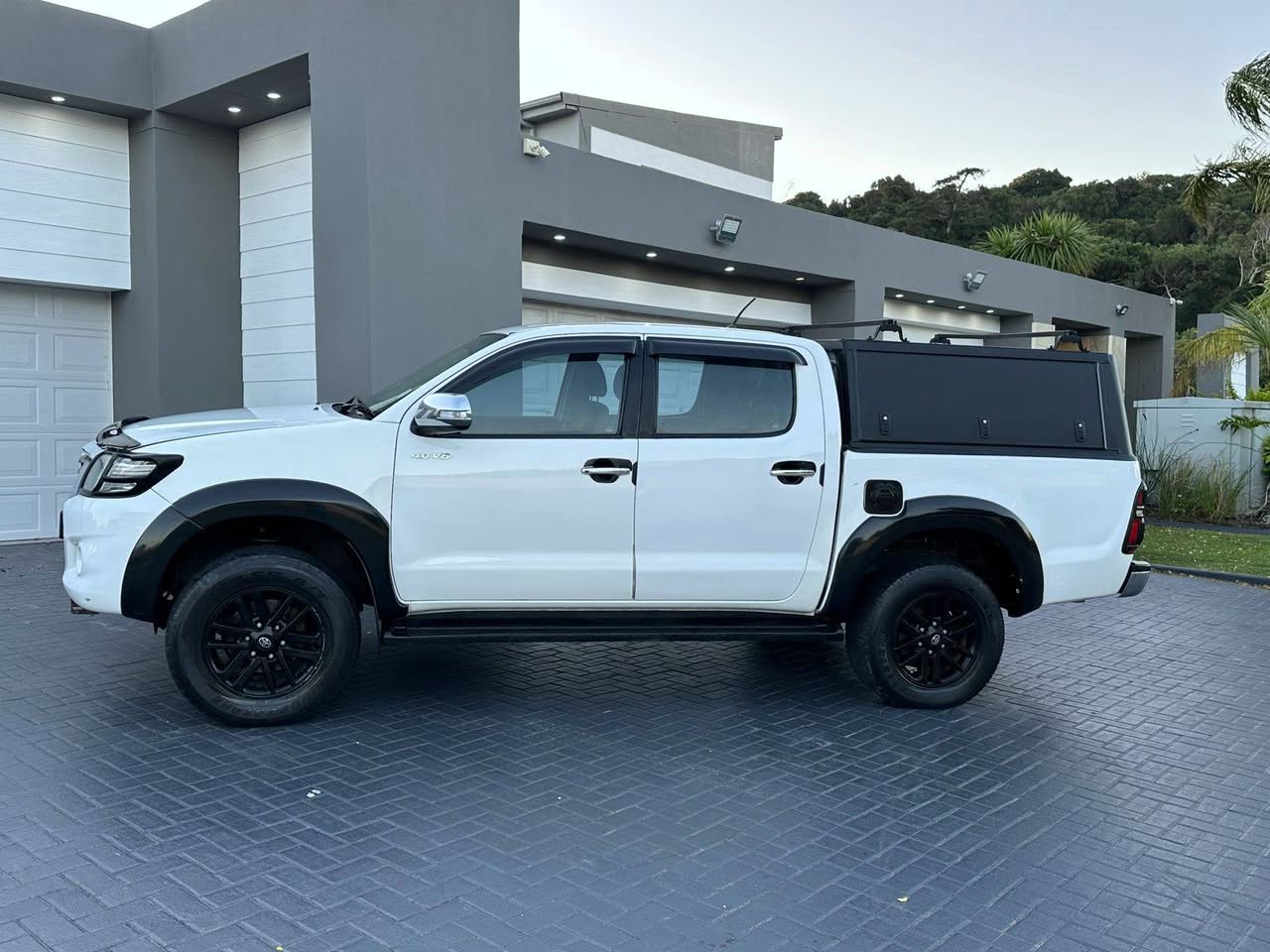 used toyota hilux