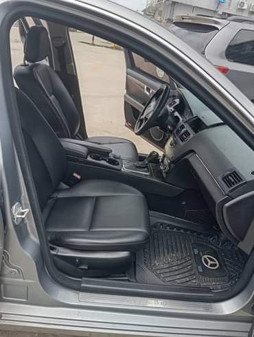 A picture of SMARTAUTOS BELGIUM GRADE C300 MERCEDES BENZ 2009 MODEl Engine very
