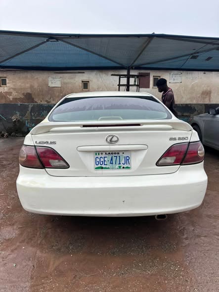 A picture of Lexus es 300 07042702313