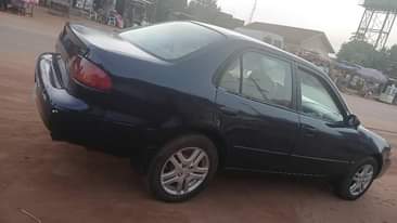 A picture of Toyota Corolla 1997 blue