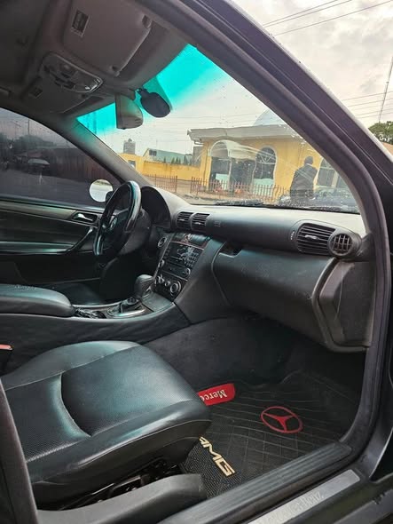 A picture of 2004 MERCEDES BENZ C230 v4 2004