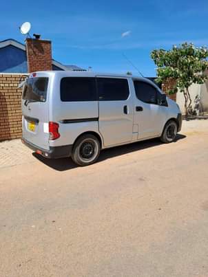 nissan nv200