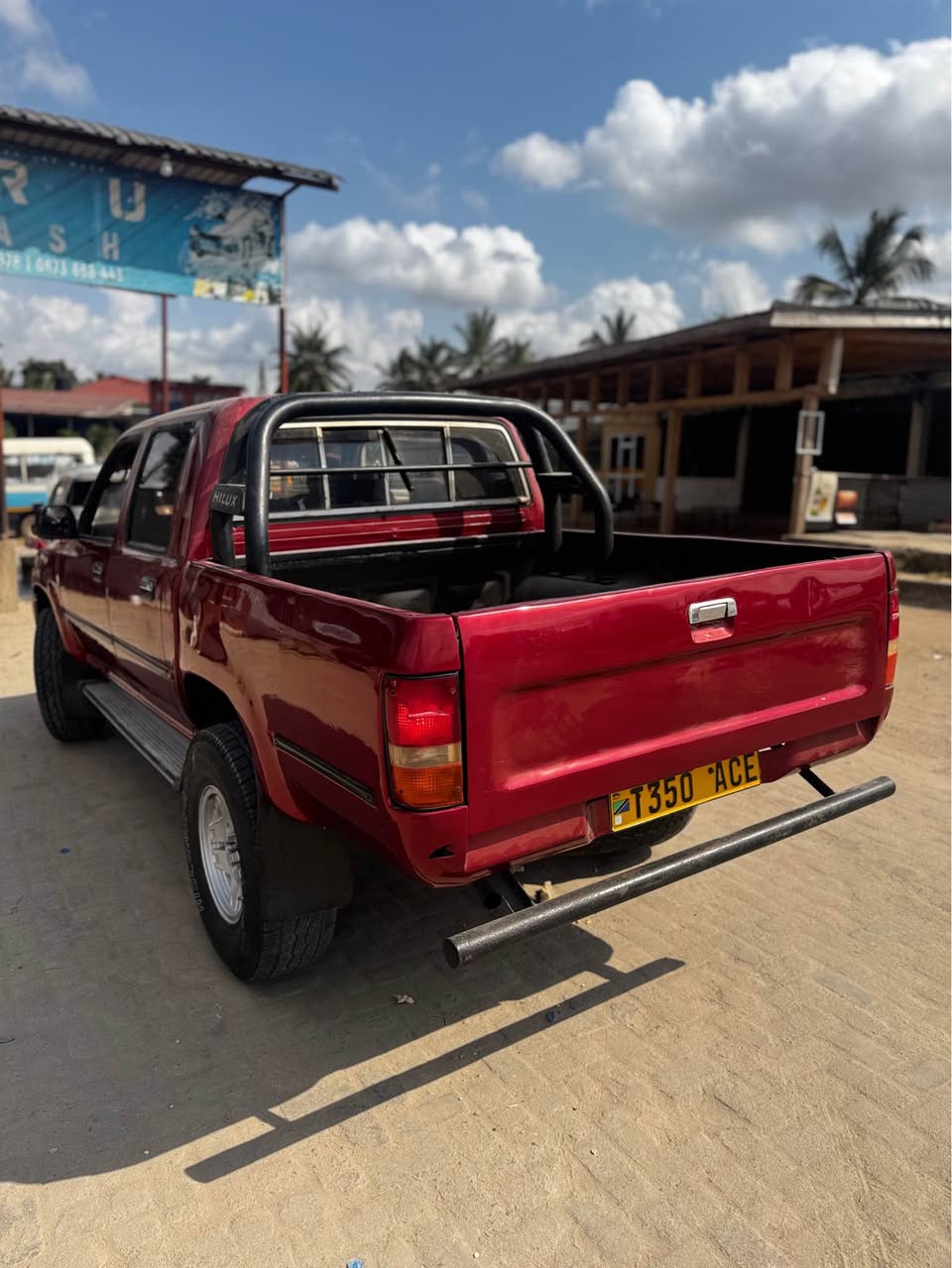A picture of TOYOTA HILLUX 2 8