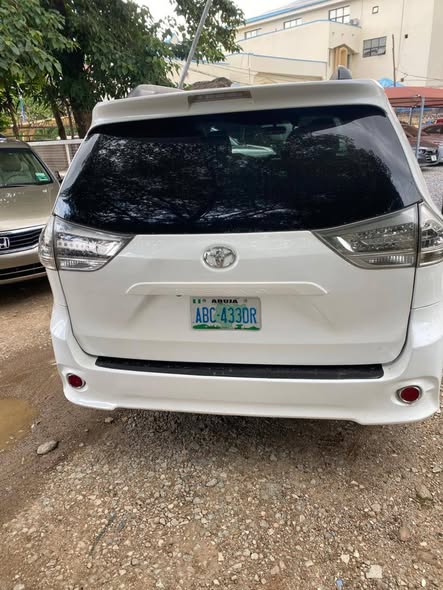 A picture of 2012 Toyota sienna