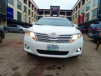 A picture of WHITE ANGEL Belgium Standard 2010 Toyota Venza basic options First