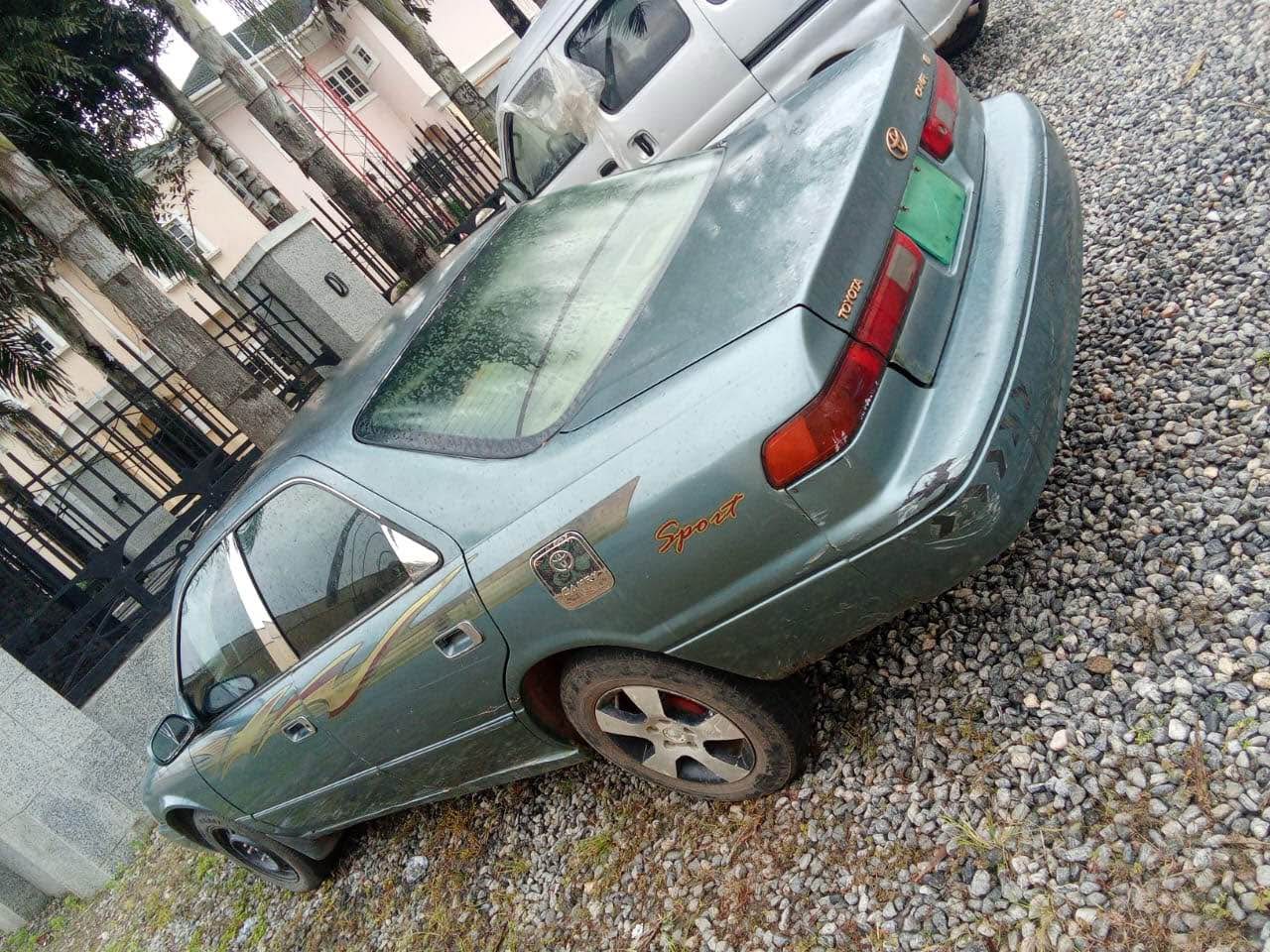 A picture of Toyota camry 2000 V6