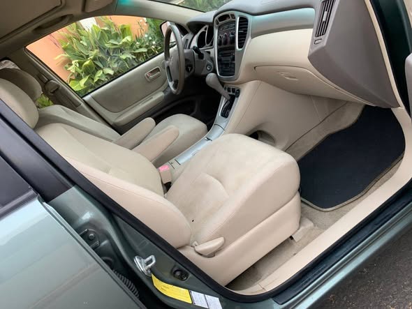 A picture of Toyota Highlander 2005
