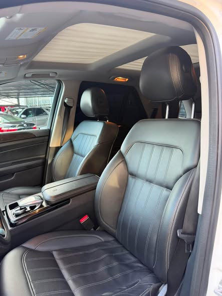 A picture of Mercedes Benz GLE350 2016