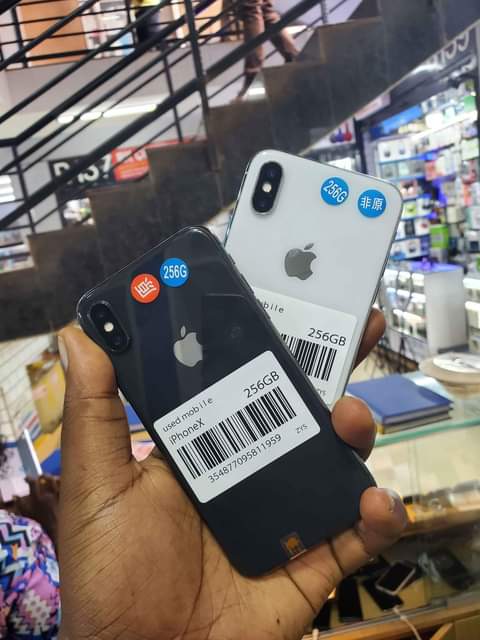 A picture of IPHONE X 256GB