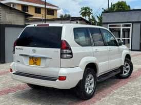 A picture of TOYOTA PRADO