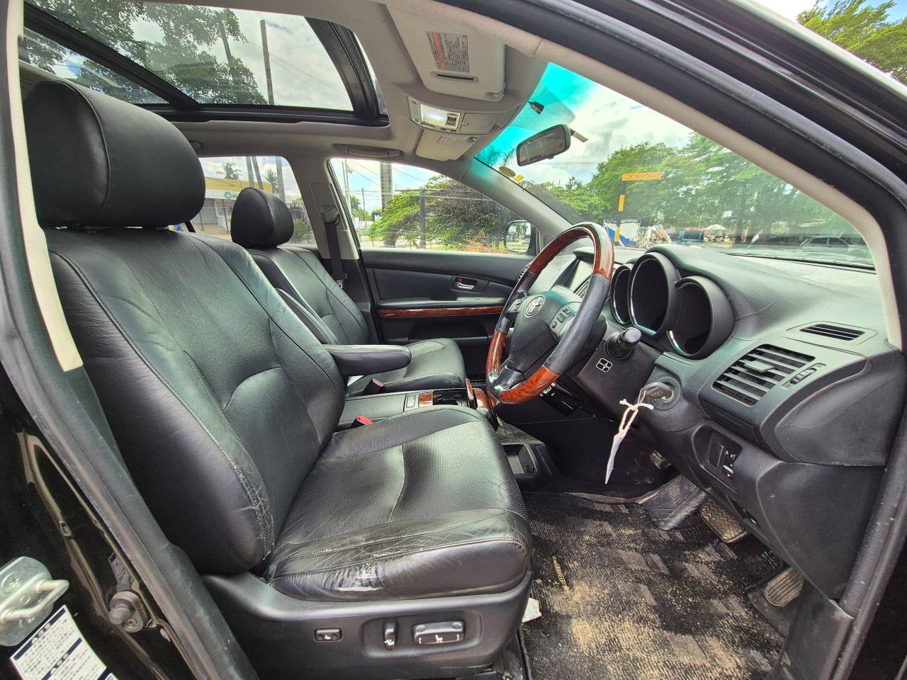 A picture of WhatsApp call 2557 6248 3424 Make TOYOTA Model HARRIER Year