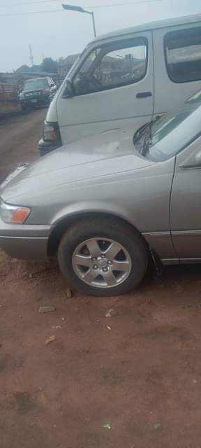 A picture of Camry 02tiny light Engine and gear perfect Ac need attention