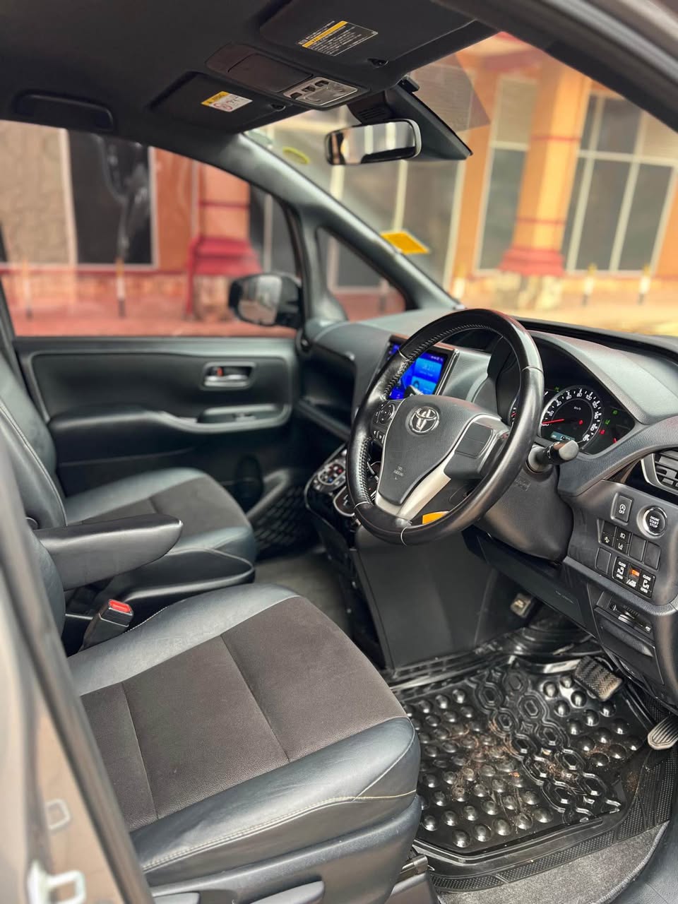 A picture of Noah model 2016 good mileage available