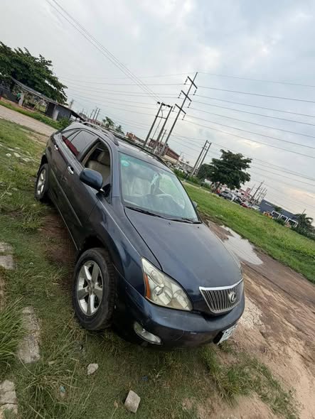 A picture of Neatly Used 2005 Rx 330 Flashed On First Body Pan