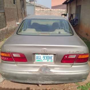 A picture of 2000 Toyota Avalon