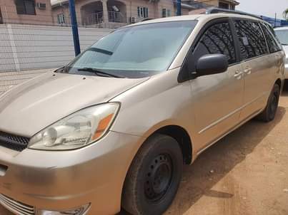 A picture of Toyota siena