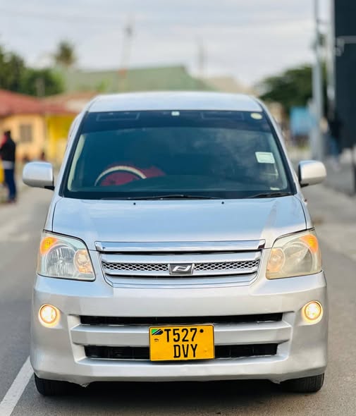 A picture of TOYOTA NOAH NEW