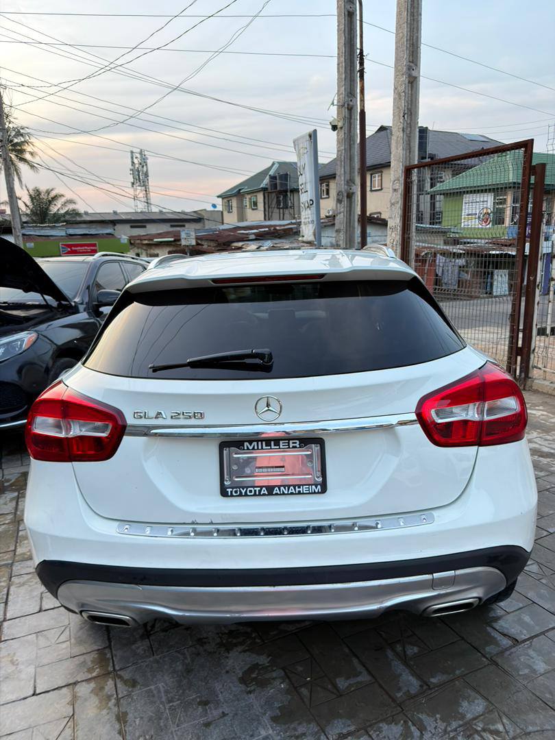 A picture of EXTREMELY SHARP FOREIGN USED MERCEDES BENZ 2016 GLA250 N23 5M