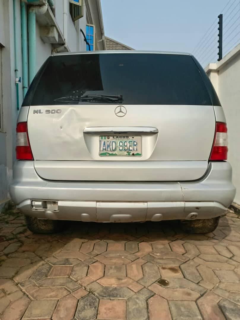 A picture of 2002 2002 v8