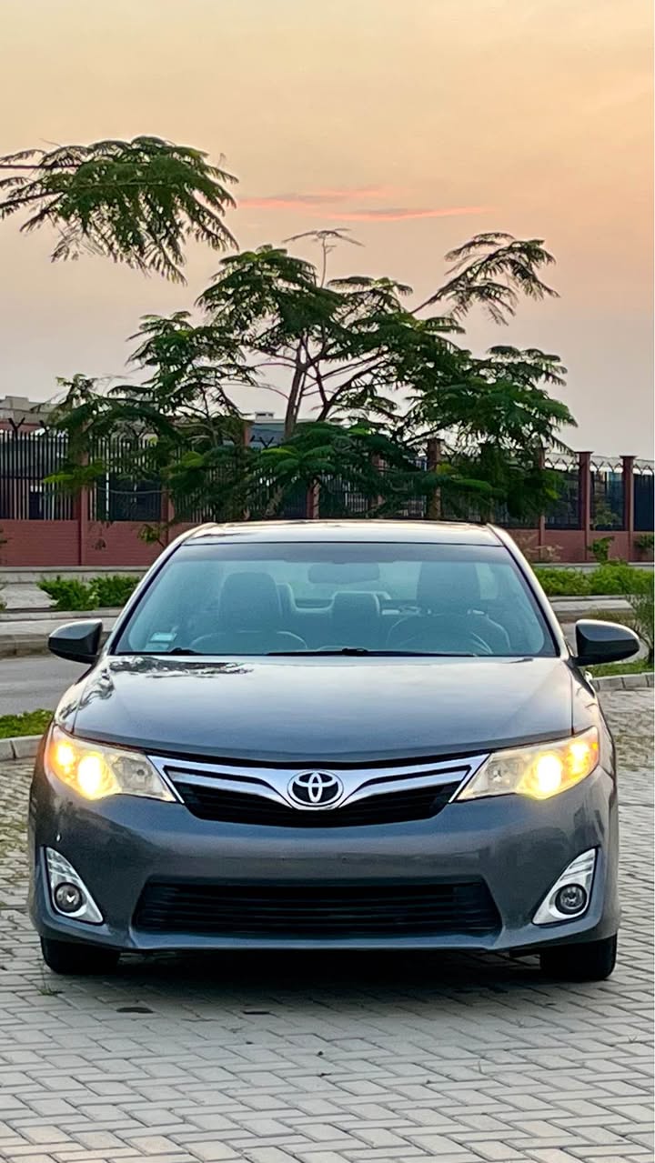 A picture of Extremely Clean Title Reg. 2013 Toyota Camry XLE V4 Keyless
