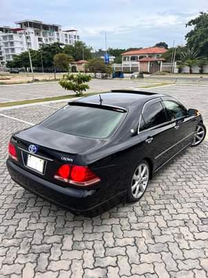 A picture of Toyota crown