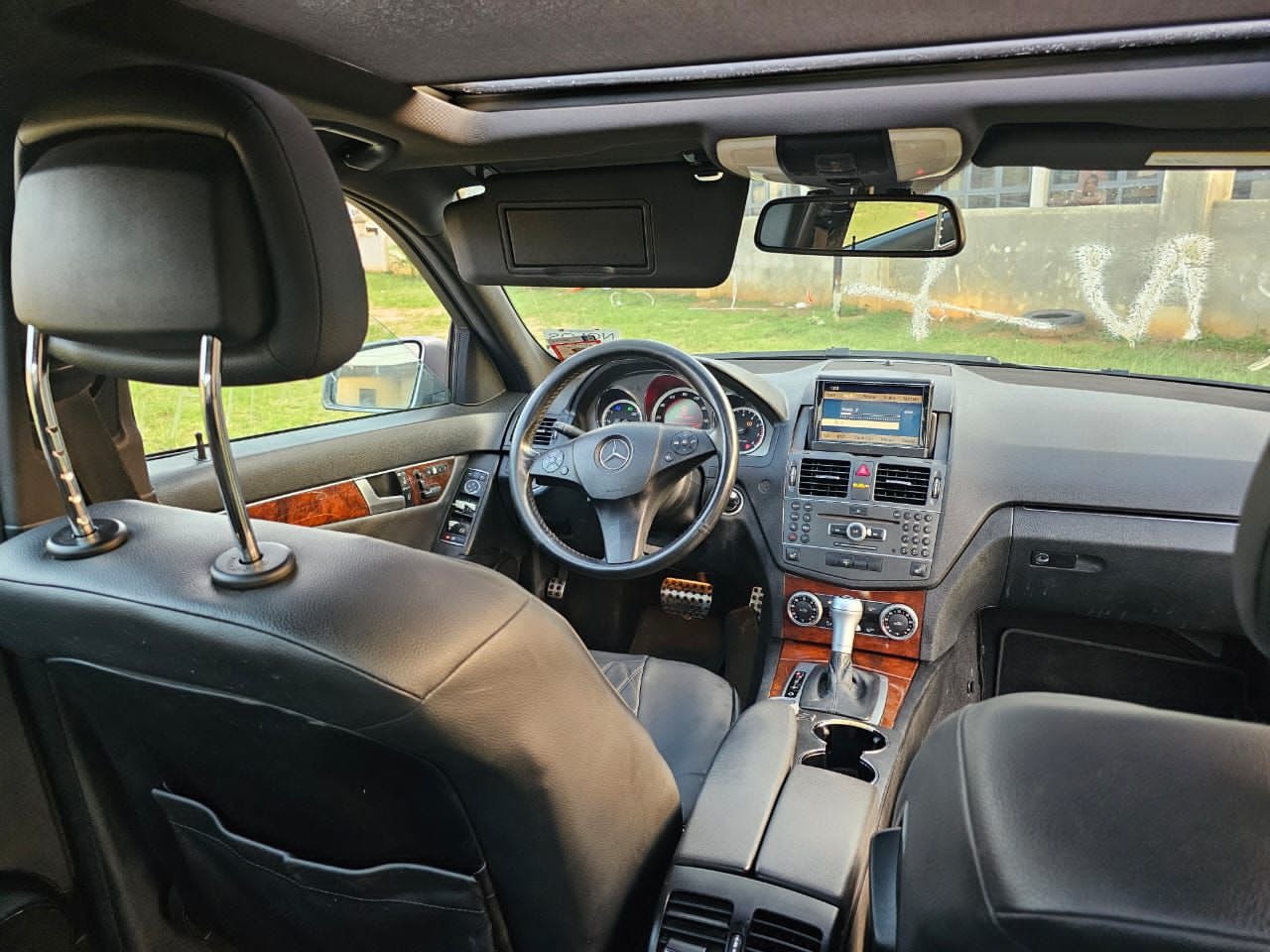 A picture of TOKUMBO MERCEDES BENZ C300 2011