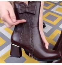 A picture of Boot shoes