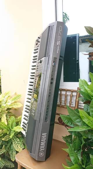 A picture of kimbia kama upepo beba yamaha psrs 970 kwa bei kitonga