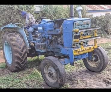 A picture of 1982 Ford Ford 5000
