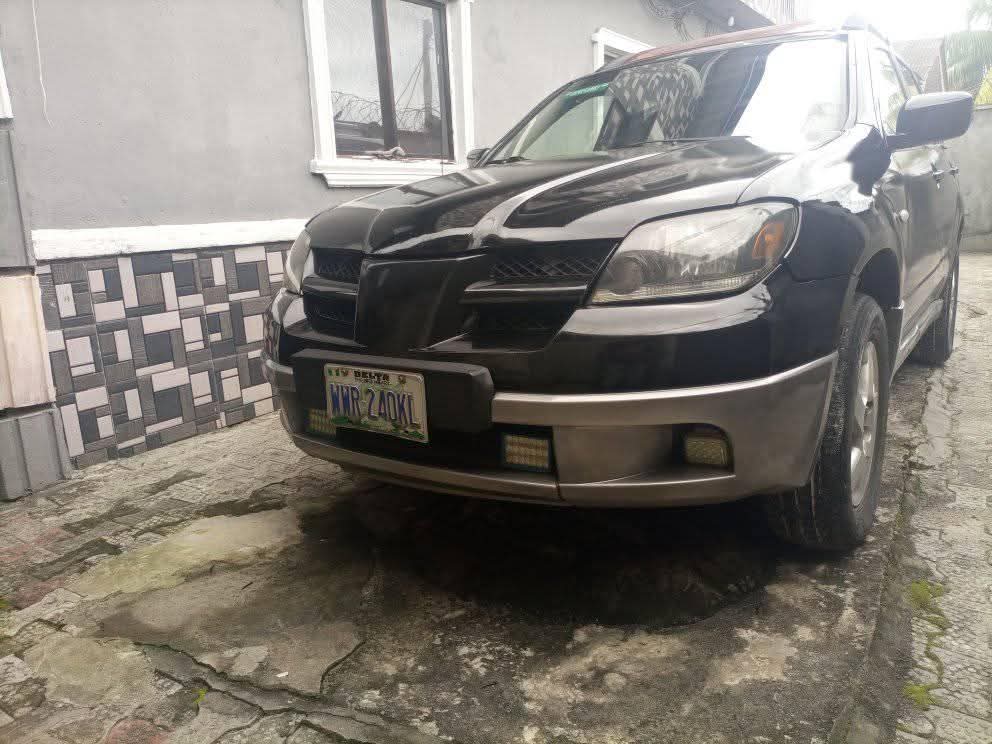 A picture of 2004 Mitsubishi outlander