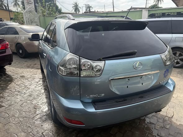 A picture of Lexus Rx330 2004 model 07076216820