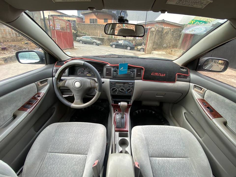 A picture of Toyota Corolla LE 2004