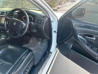 A picture of TOYOTA CROWN