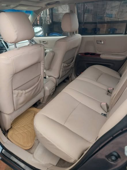A picture of Toyota highlander 3 seater for sale