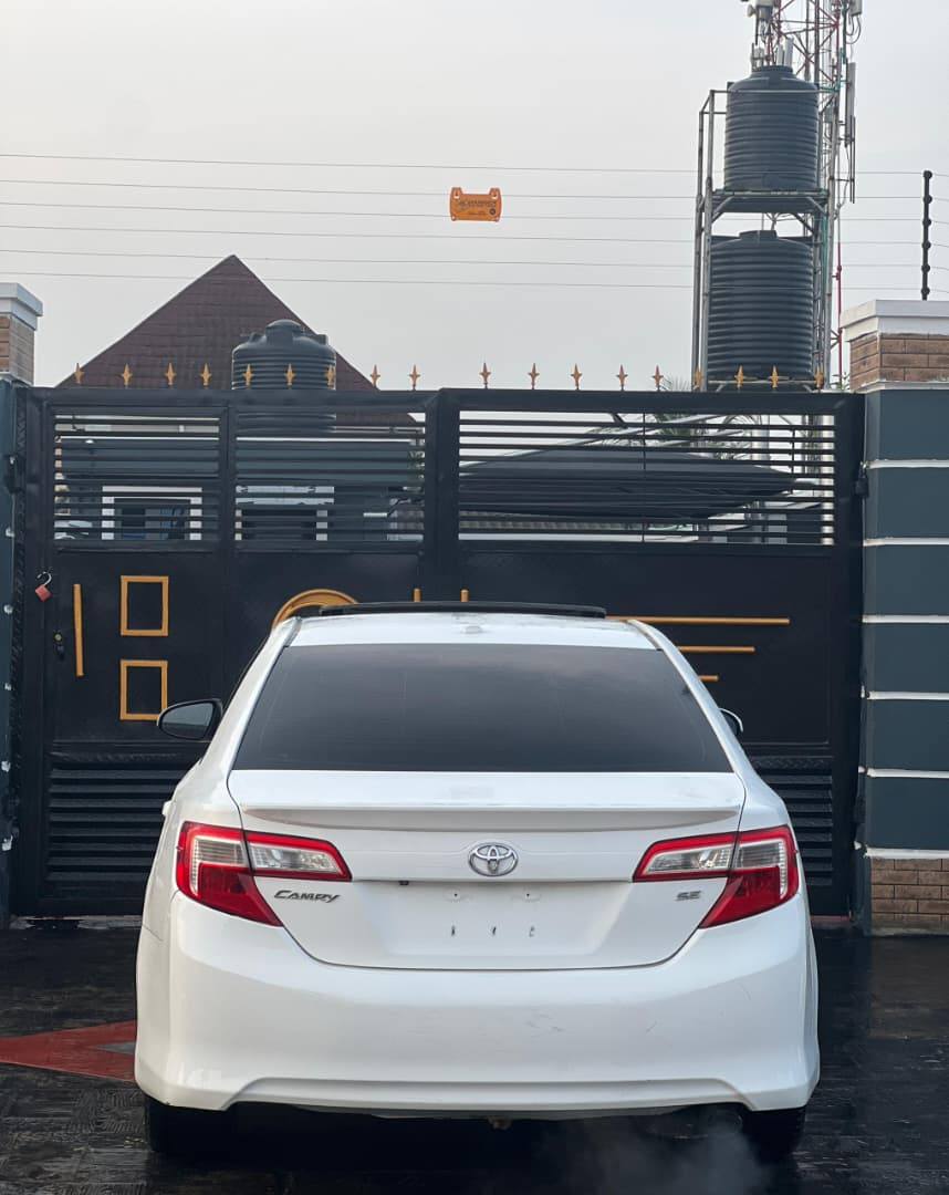 A picture of Toyota Camry 2013 SE