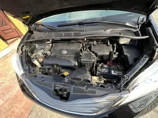 A picture of Toyota Sienna 2014 XLE