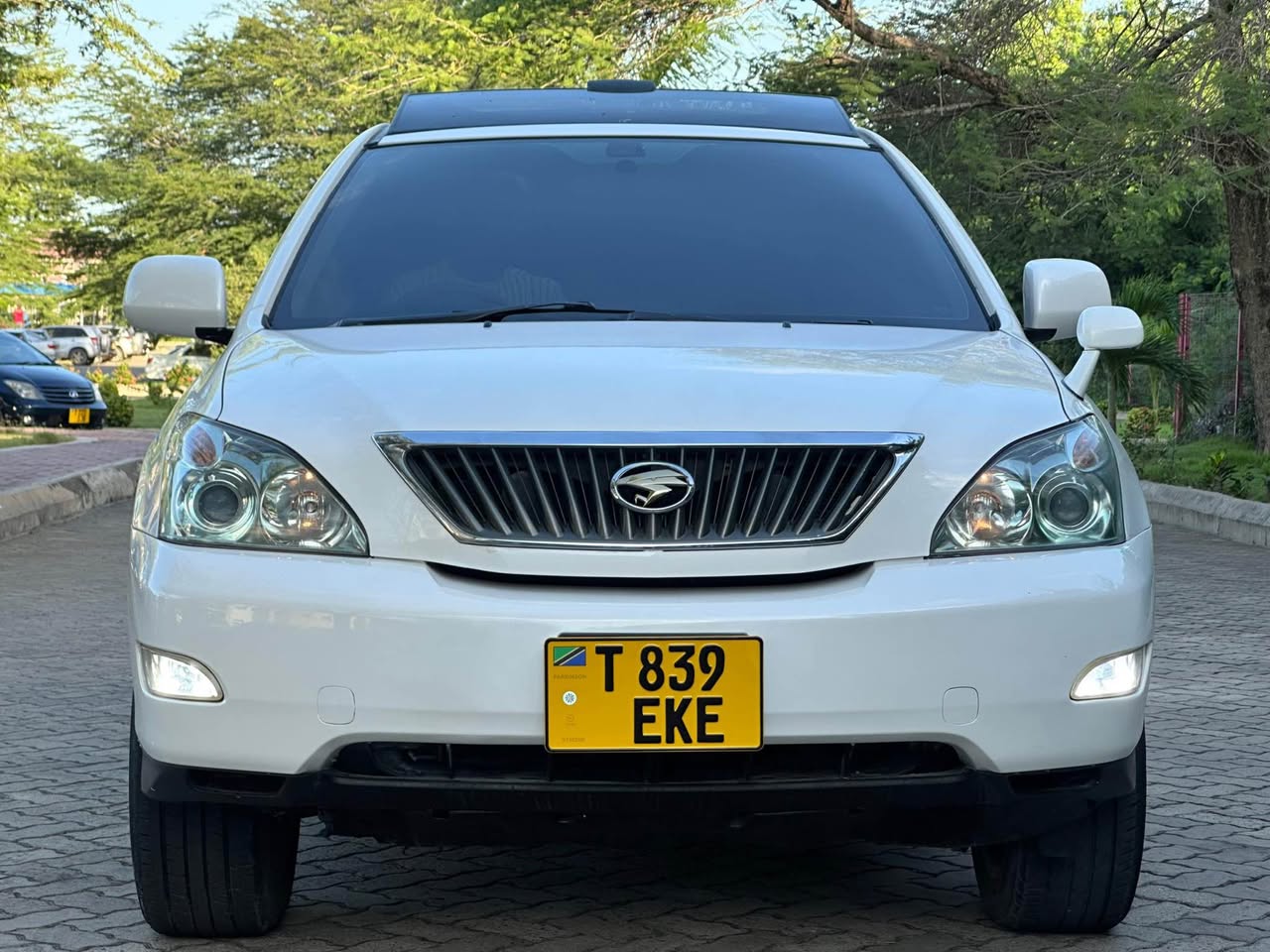 A picture of 2008 TOYOTA HARRIER 33 8M 0628055434