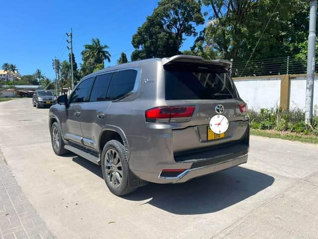 A picture of LANDCRUIZER