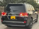 A picture of V8 200 series 85milion Petrol 4 8 Gari iko vizuri