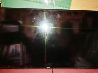 A picture of VYOM TV 43 INCHES