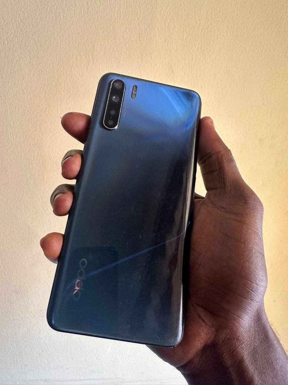 A picture of OPPO F15