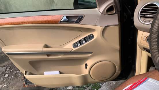 A picture of Mercedes ml350