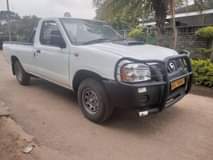 used nissan np300