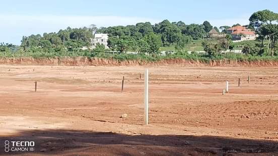A picture of GARUGGA ENTEBBE RD Bank pressure 256704412030 500 meters off TARMAC