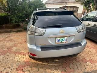 A picture of Lexus Rx330