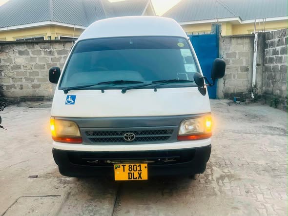 A picture of TOYOTA HIACE 0714058883